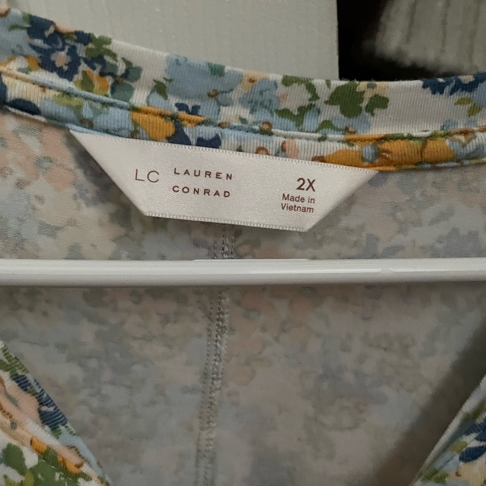 LC Lauren Conrad Short Sleeve Floral Tee in Blue, Green, Yellow